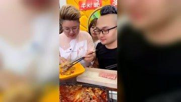 娱乐吃瓜酱摸鱼,揭秘摸鱼背后的趣味生活  第1张